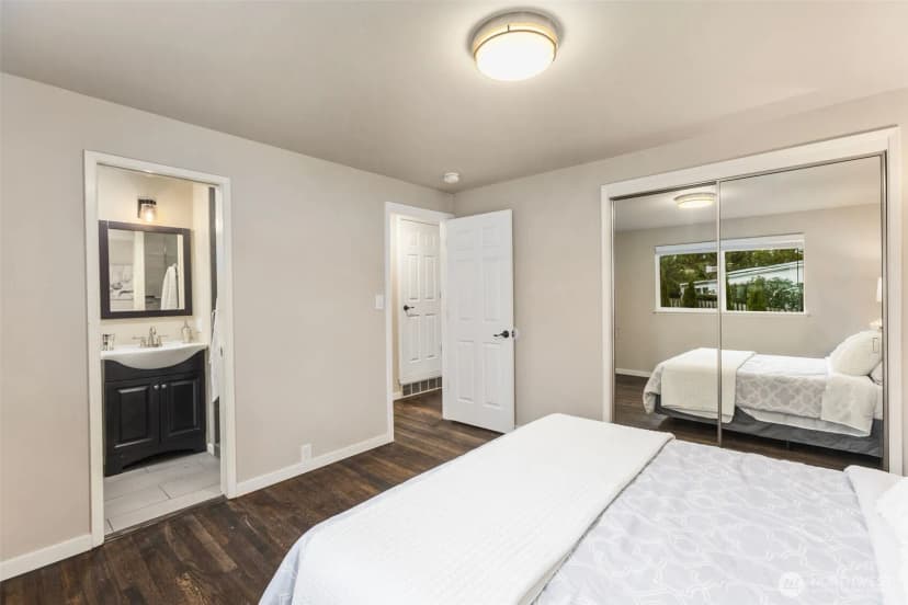 Property photo for 509 147th Place Ne, Bellevue photo 17
