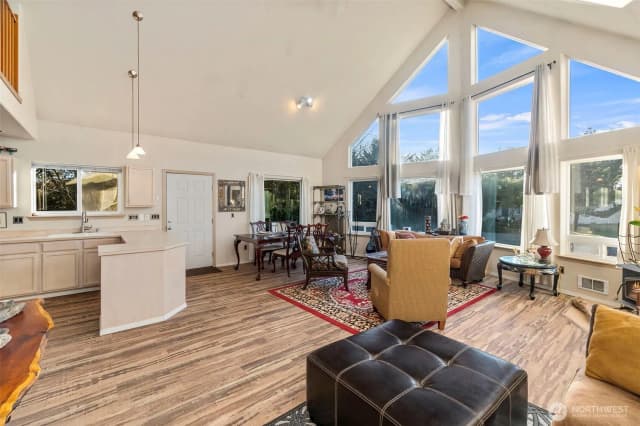 Property photo for 520 Inlet Avenue Nw, Ocean Shores