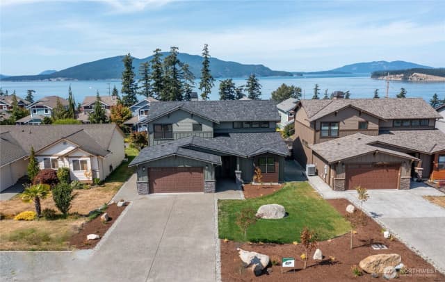 Property photo for 3910 W 3rd Street, Anacortes photo 2