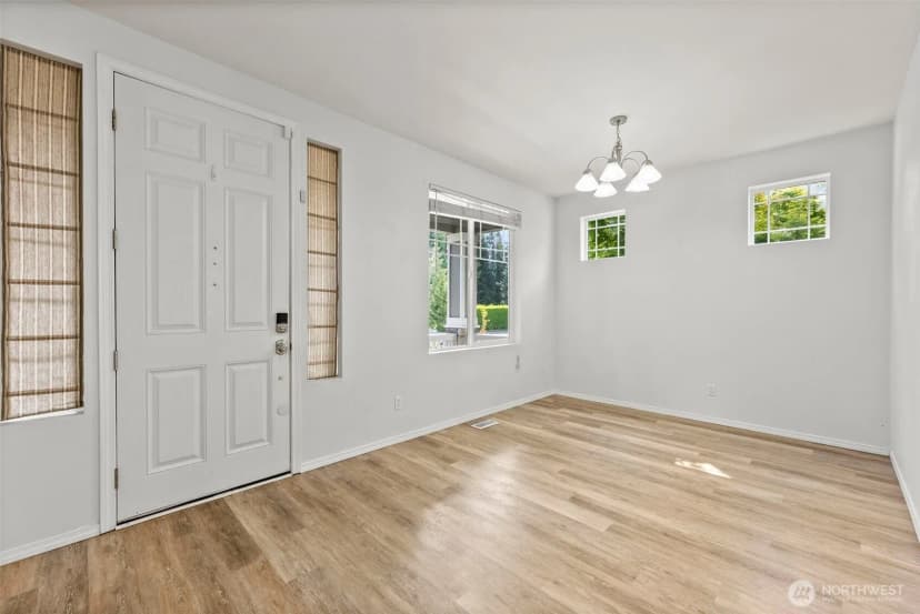 Property photo for 5401 Parkside Drive Se, Lacey photo 4
