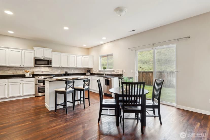 Property photo for 27609 256th Place Se, Maple Valley photo 11