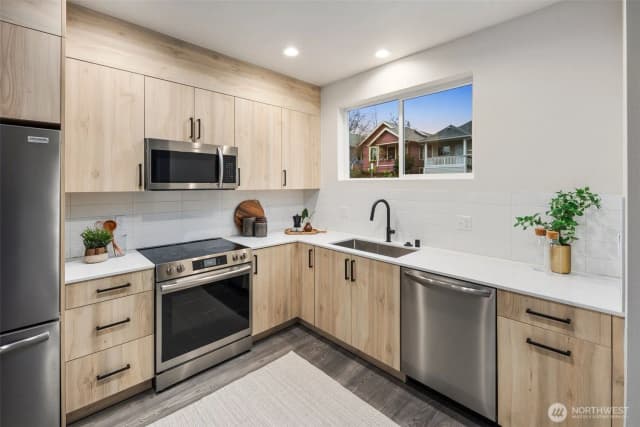 Property photo for 4518 B 33rd Avenue S, Seattle photo 3