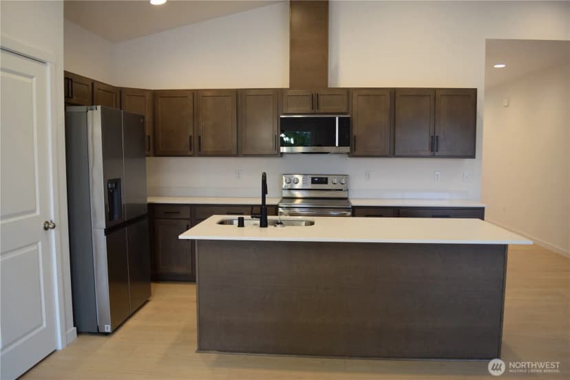 Property photo for 7081 E Bullseye Street, Port Orchard photo 4