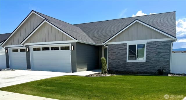 Property photo for 922 Ne Tyler Place, East Wenatchee