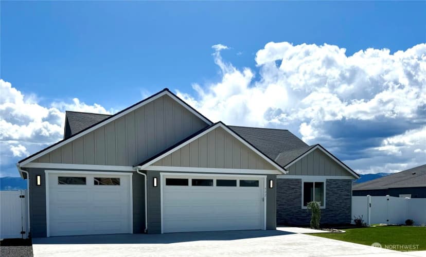 Property photo for 922 Ne Tyler Place, East Wenatchee photo 2