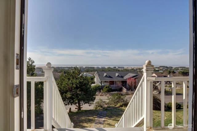 Property photo for 34800 J Place, Ocean Park photo 3