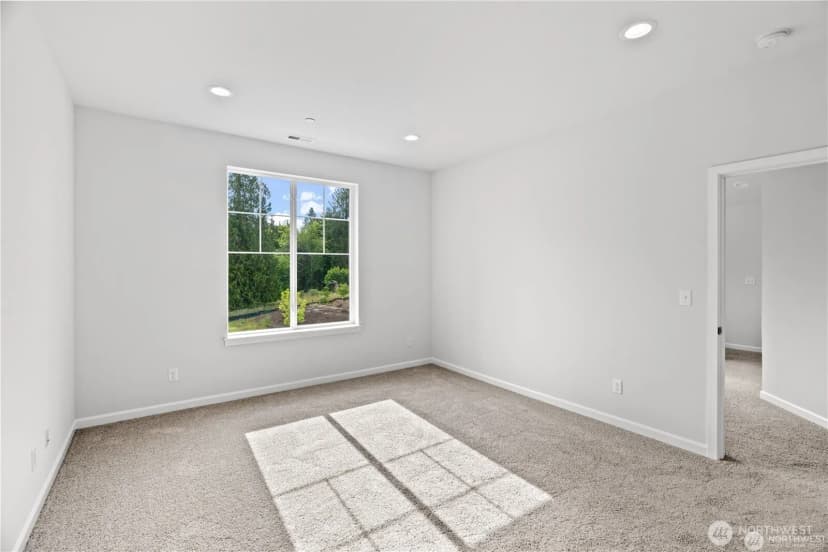 Property photo for 1402 60th Avenue Ne, Tacoma photo 14