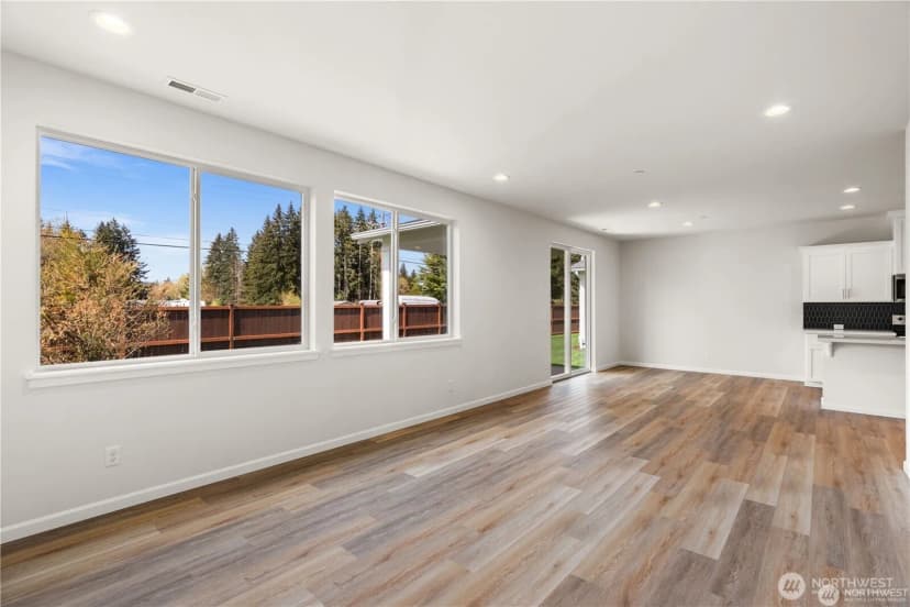 Property photo for 1402 60th Avenue Ne, Tacoma photo 8