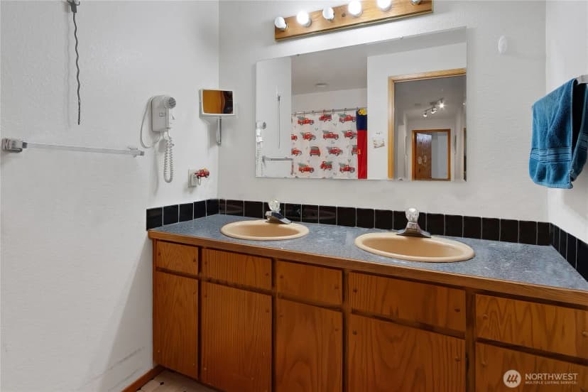 Property photo for 41011 96th Avenue E, Eatonville photo 14