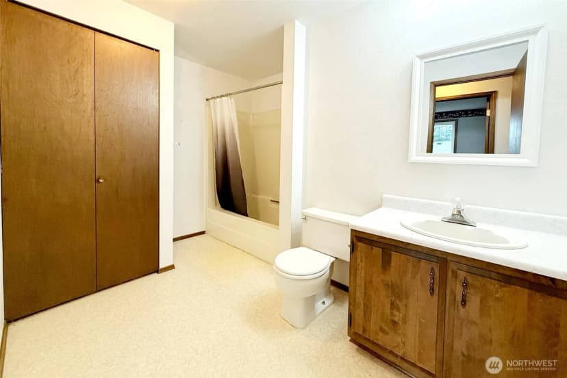 Property photo for 1716 W Young Street, Elma photo 20