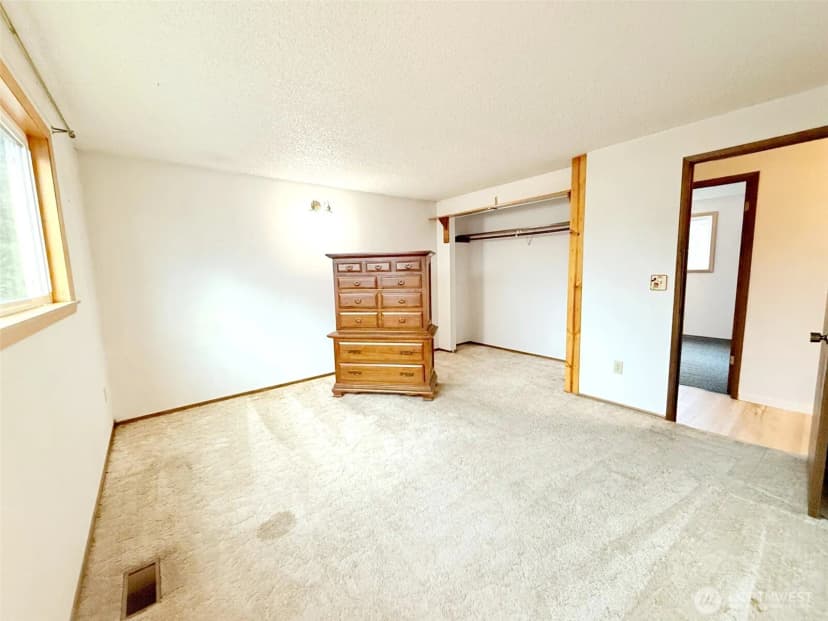 Property photo for 1716 W Young Street, Elma photo 15