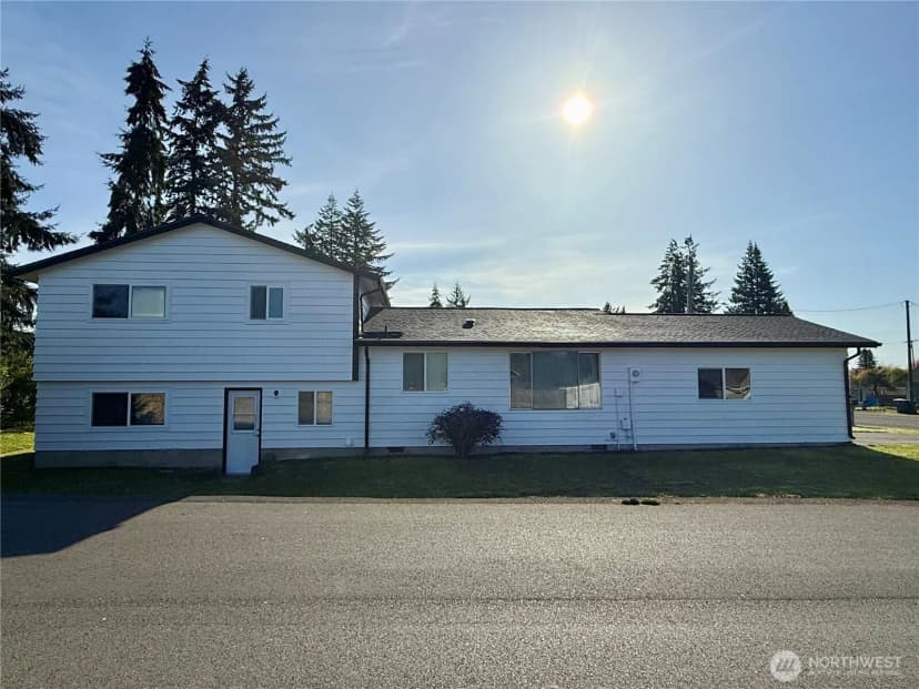 Property photo for 1716 W Young Street, Elma photo 3