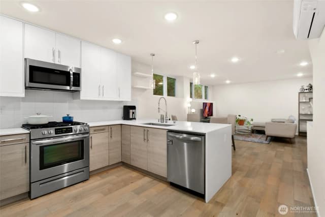 Property photo for 1709 15th Avenue S, Seattle photo 3