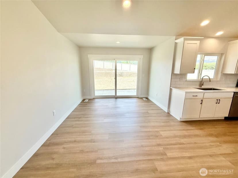 Property photo for 2575 1st Street Se, East Wenatchee photo 7