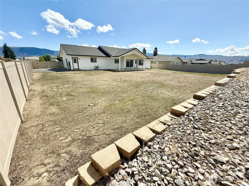 Property photo for 2575 1st Street Se, East Wenatchee photo 33