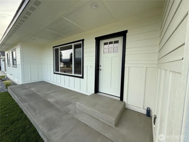 Property photo for 2575 1st Street Se, East Wenatchee photo 2