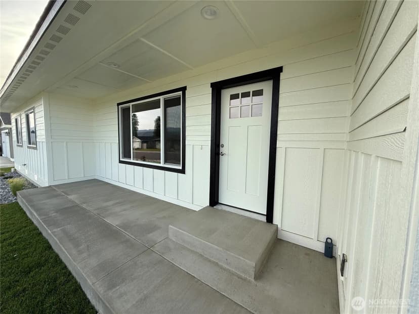 Property photo for 2575 1st Street Se, East Wenatchee photo 2