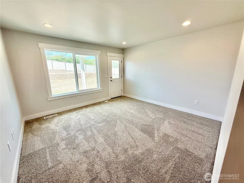Property photo for 2575 1st Street Se, East Wenatchee photo 17