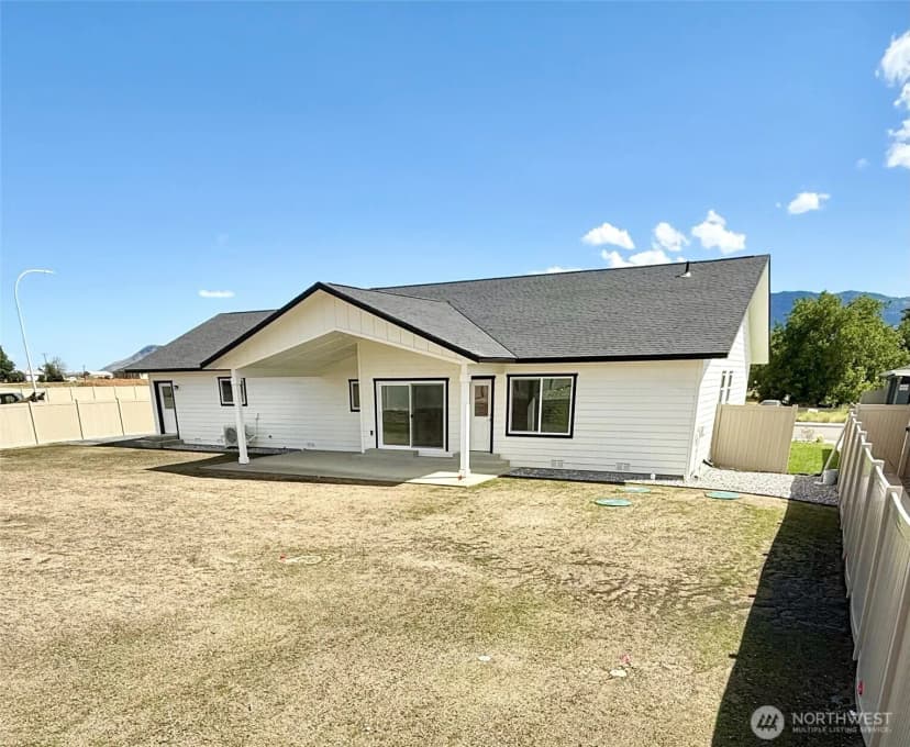 Property photo for 2575 1st Street Se, East Wenatchee photo 35