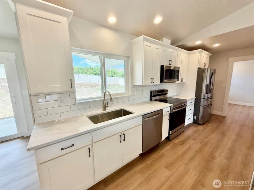Property photo for 2575 1st Street Se, East Wenatchee photo 10