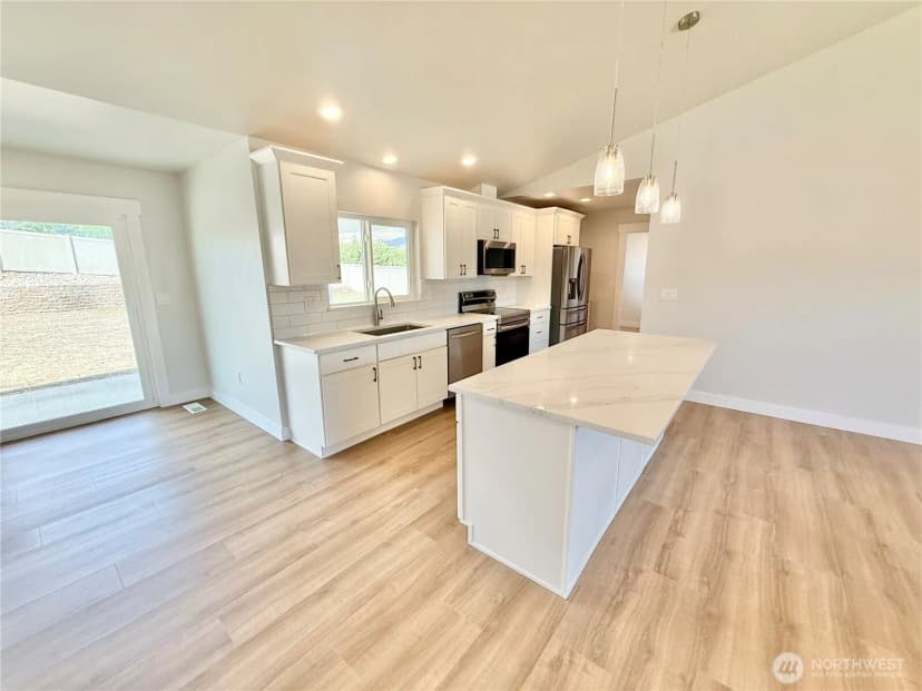 Property photo for 2575 1st Street Se, East Wenatchee photo 9