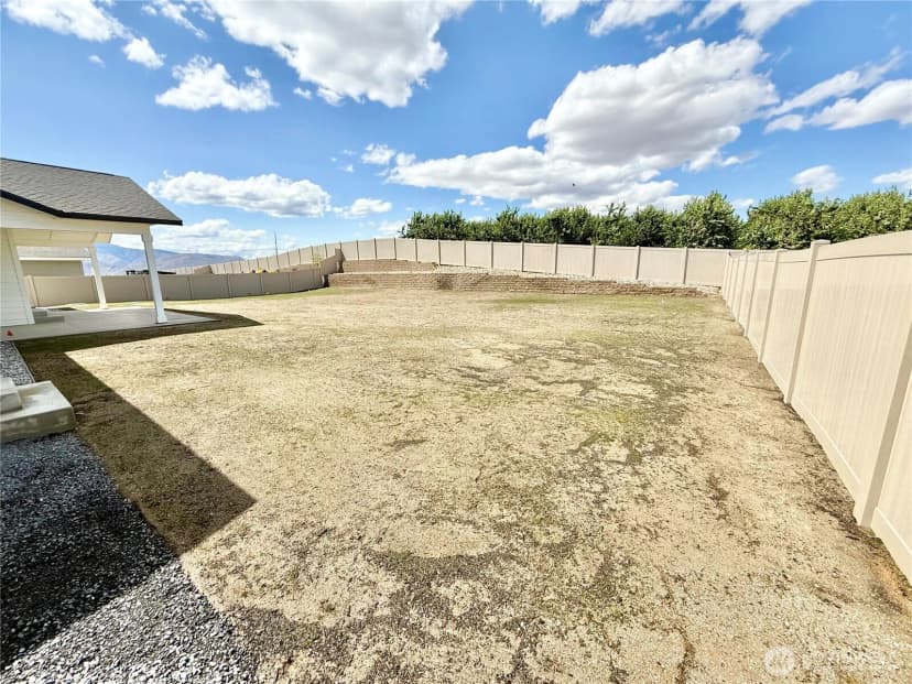 Property photo for 2575 1st Street Se, East Wenatchee photo 32