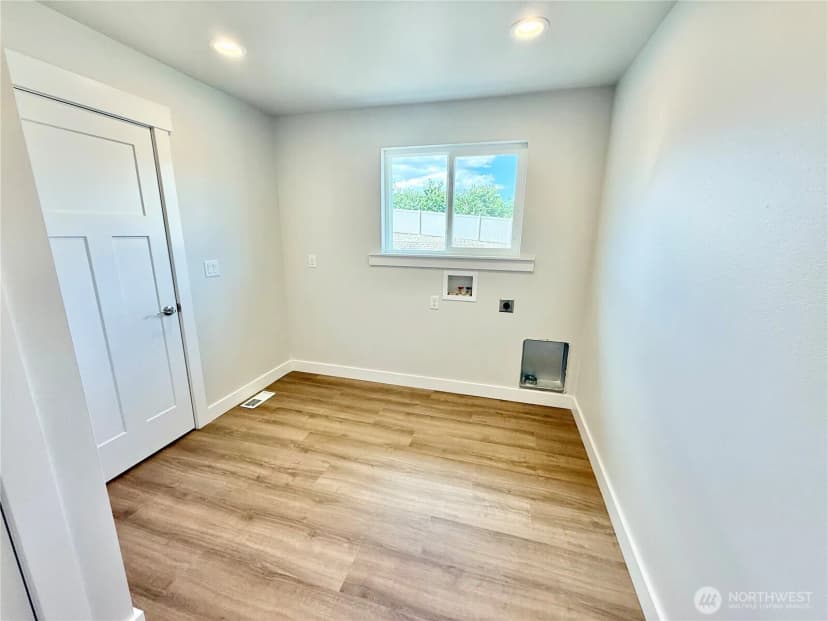 Property photo for 2575 1st Street Se, East Wenatchee photo 30