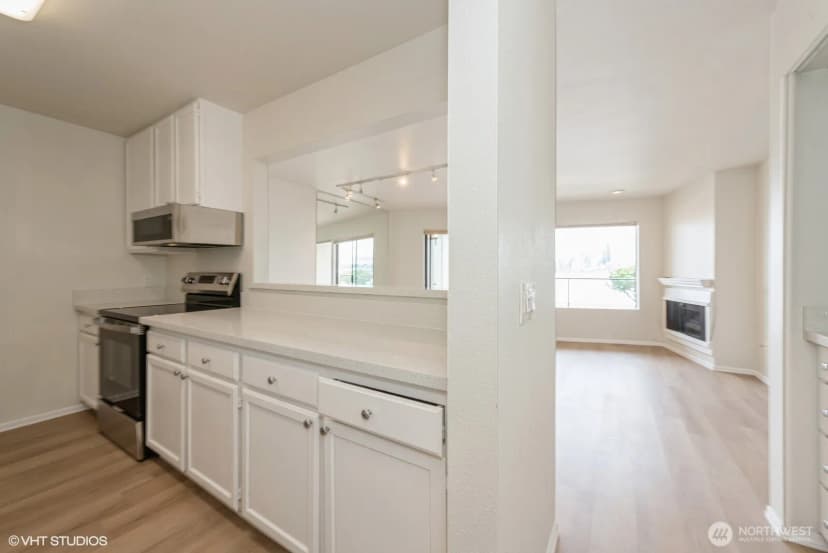 Property photo for 1221 Harbor Avenue Sw #105, Seattle photo 6