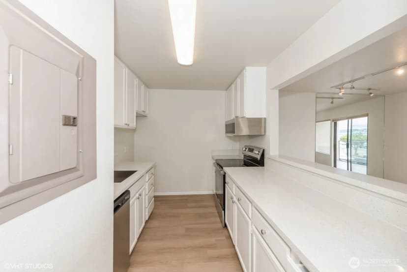 Property photo for 1221 Harbor Avenue Sw #105, Seattle photo 5