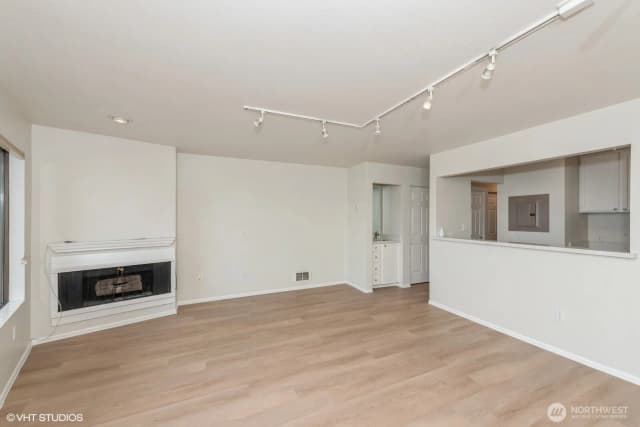 Property photo for 1221 Harbor Avenue Sw #105, Seattle photo 2