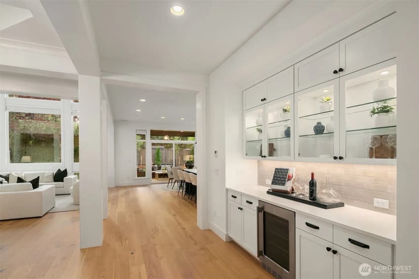 Property photo for 12015 Ne 73rd Street, Kirkland photo 3
