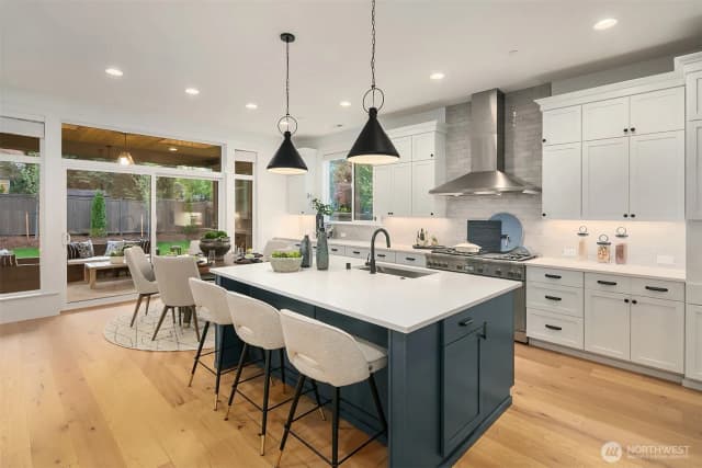 Property photo for 12015 Ne 73rd Street, Kirkland photo 4