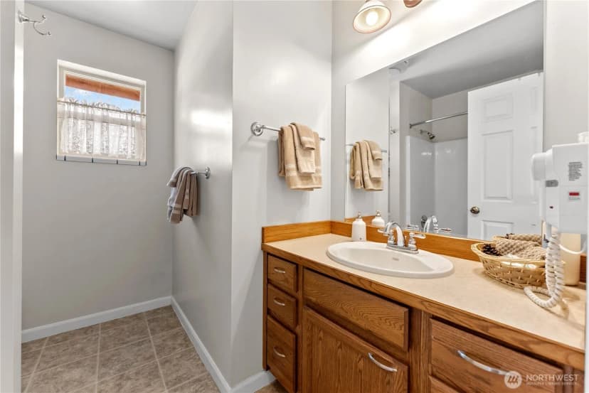 Property photo for 404 Bluff Street, Winthrop photo 17