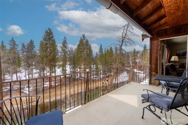 Property photo for 404 Bluff Street, Winthrop