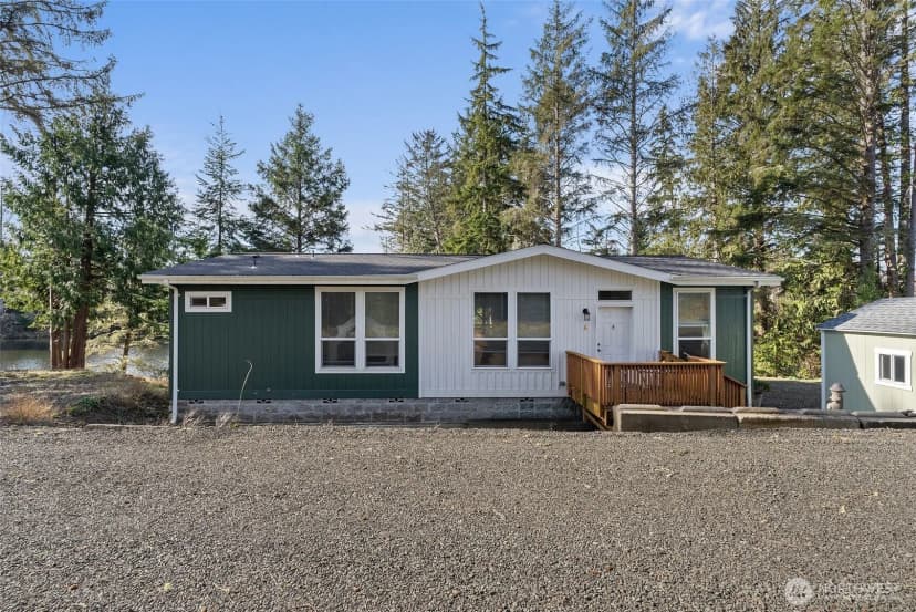 Property photo for 4 Lakeview Lane, South Bend