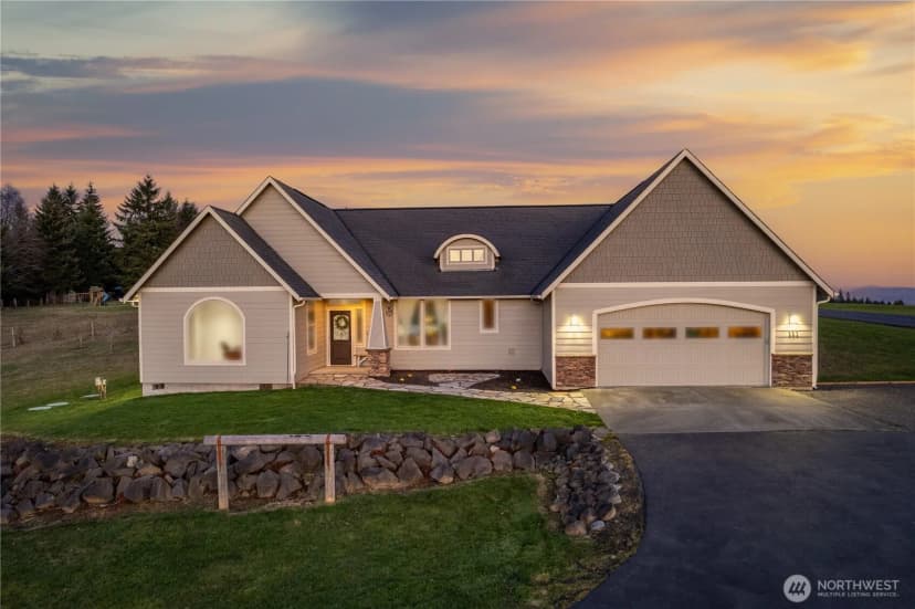 Property photo for 111 Breezeway Drive, Longview