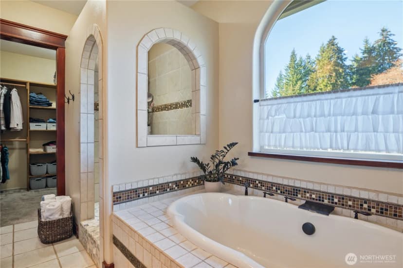 Property photo for 111 Breezeway Drive, Longview photo 17