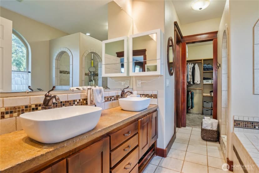 Property photo for 111 Breezeway Drive, Longview photo 16