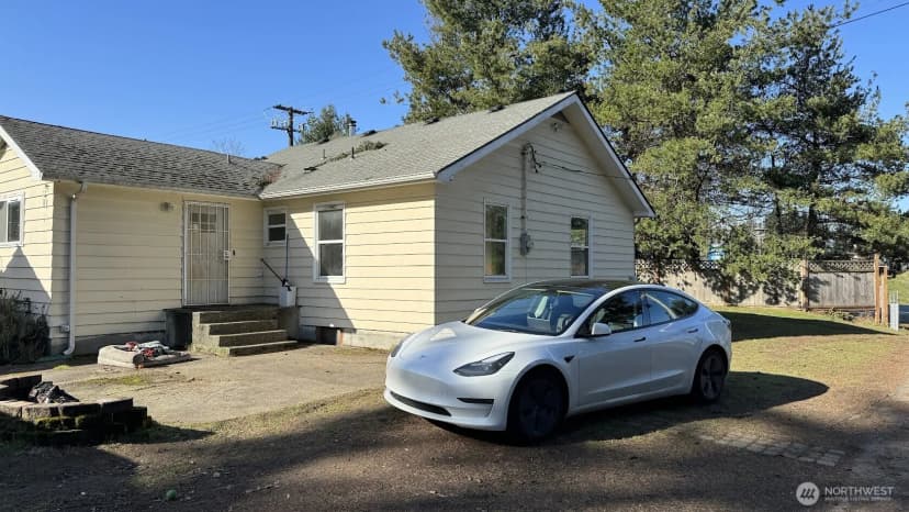 Property photo for 351 Ne 185th Street, Shoreline