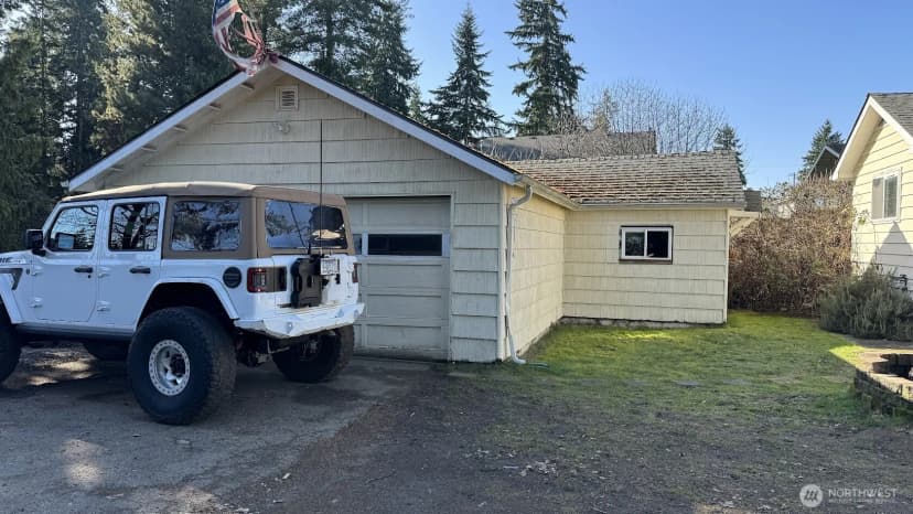 Property photo for 351 Ne 185th Street, Shoreline photo 2