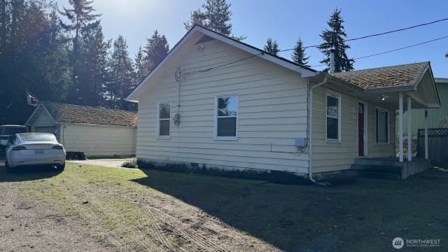 Property photo for 351 Ne 185th Street, Shoreline photo 3