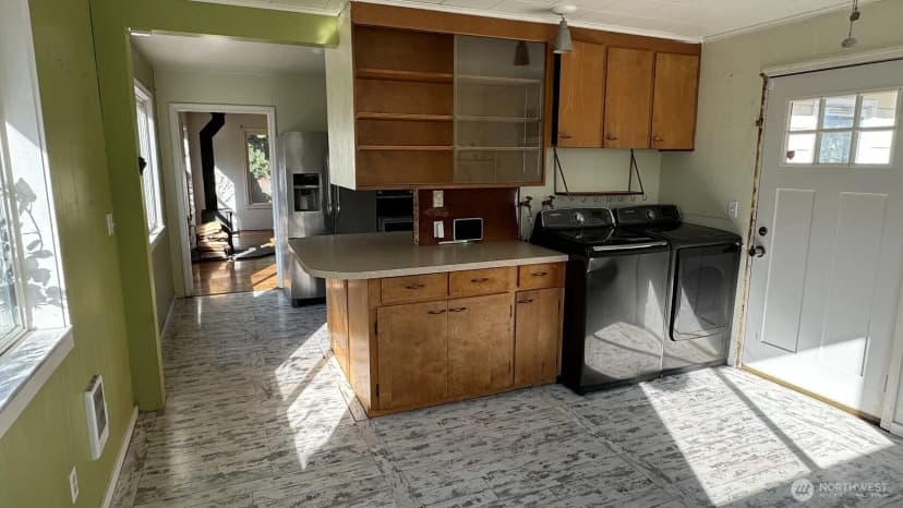 Property photo for 351 Ne 185th Street, Shoreline photo 4