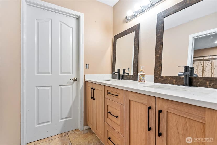 Property photo for 827 Birch Bay Lynden Road, Lynden photo 17
