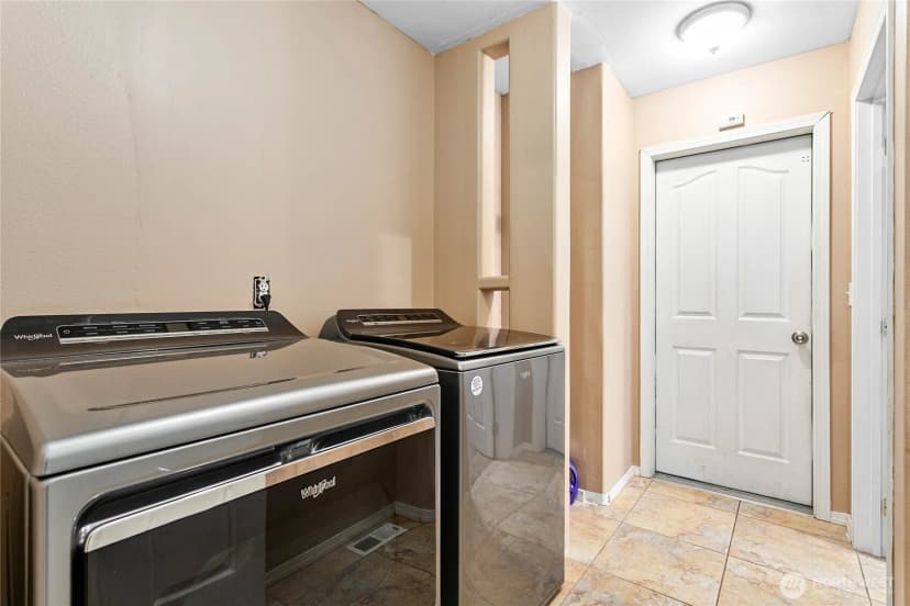 Property photo for 827 Birch Bay Lynden Road, Lynden photo 11