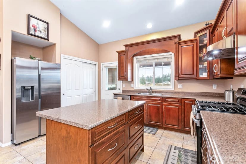 Property photo for 827 Birch Bay Lynden Road, Lynden photo 8