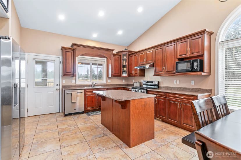 Property photo for 827 Birch Bay Lynden Road, Lynden photo 7