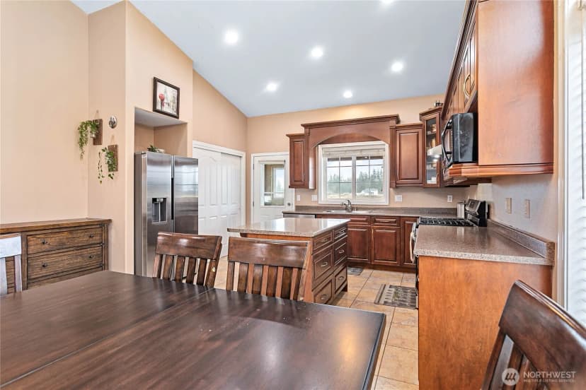 Property photo for 827 Birch Bay Lynden Road, Lynden photo 6