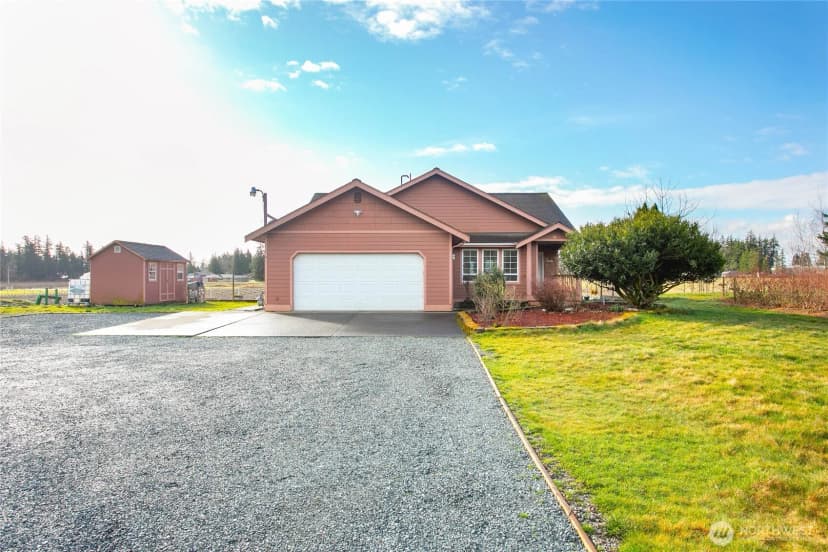 Property photo for 827 Birch Bay Lynden Road, Lynden photo 2