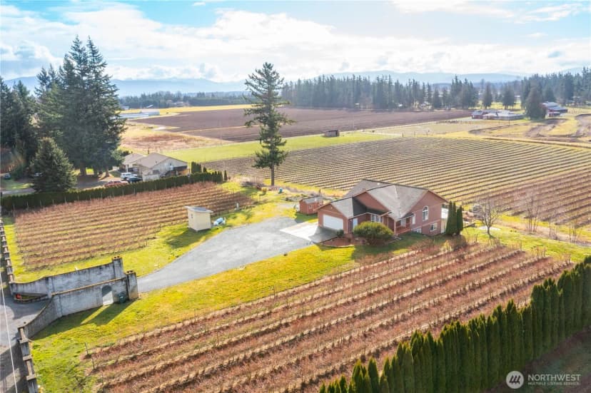 Property photo for 827 Birch Bay Lynden Road, Lynden