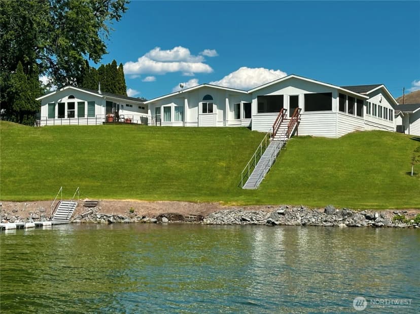 Property photo for 131 Eastlake Road, Oroville